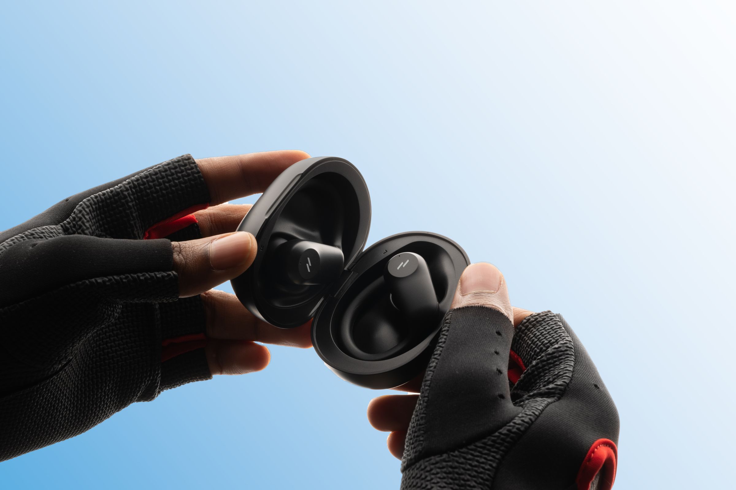 ZIZO Encore Z1 Clip-on Wireless Earbuds | ZIZO